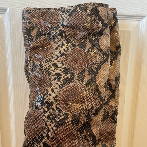 Shelly’s London Patent Leather Snake print over the knee boots 30” with 4” heel - Picture 8 of 13